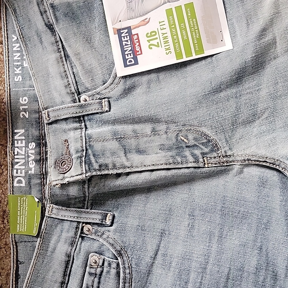 Skinny jeans and slim fit